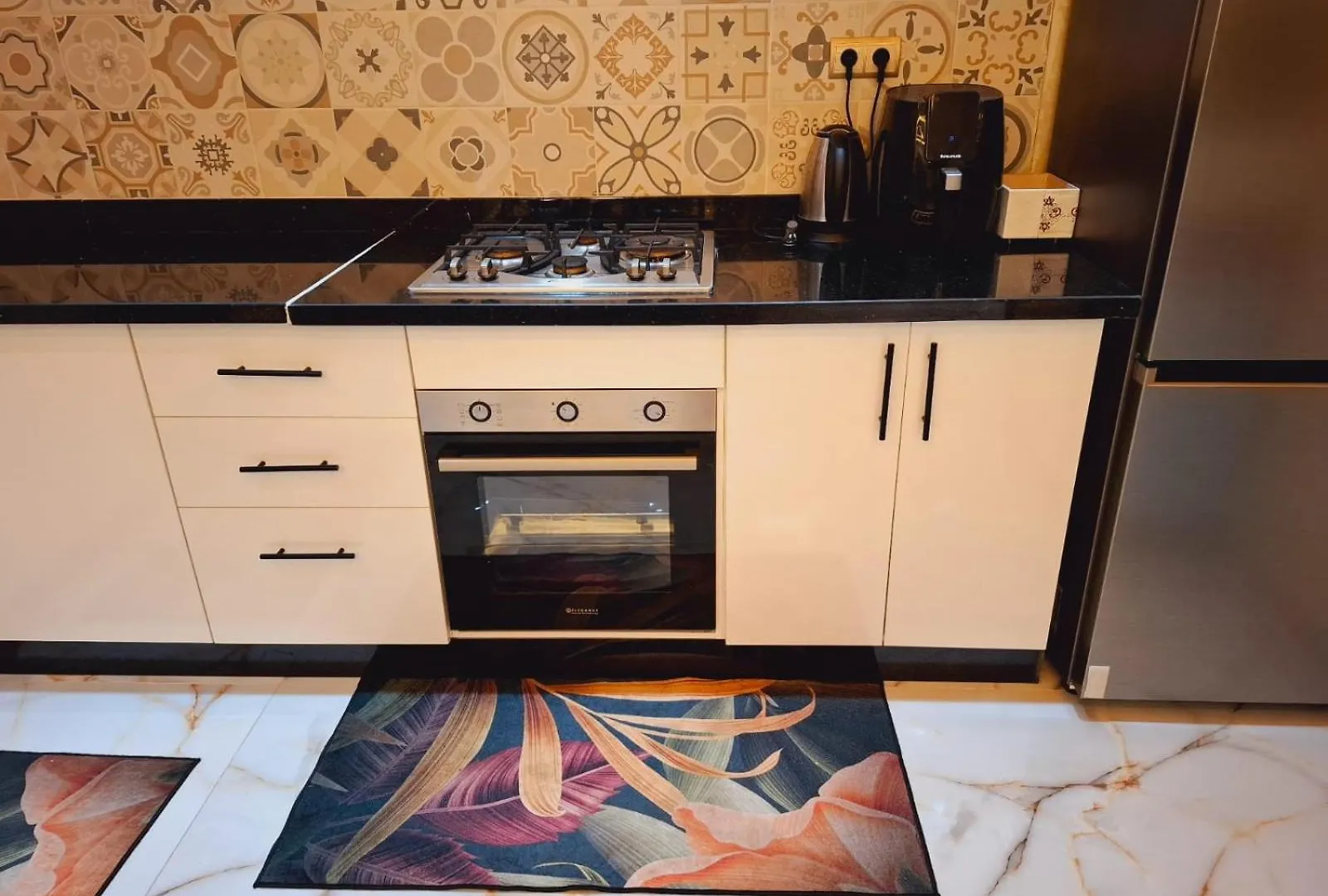 Azur Appartement As-Suwajra 0*,