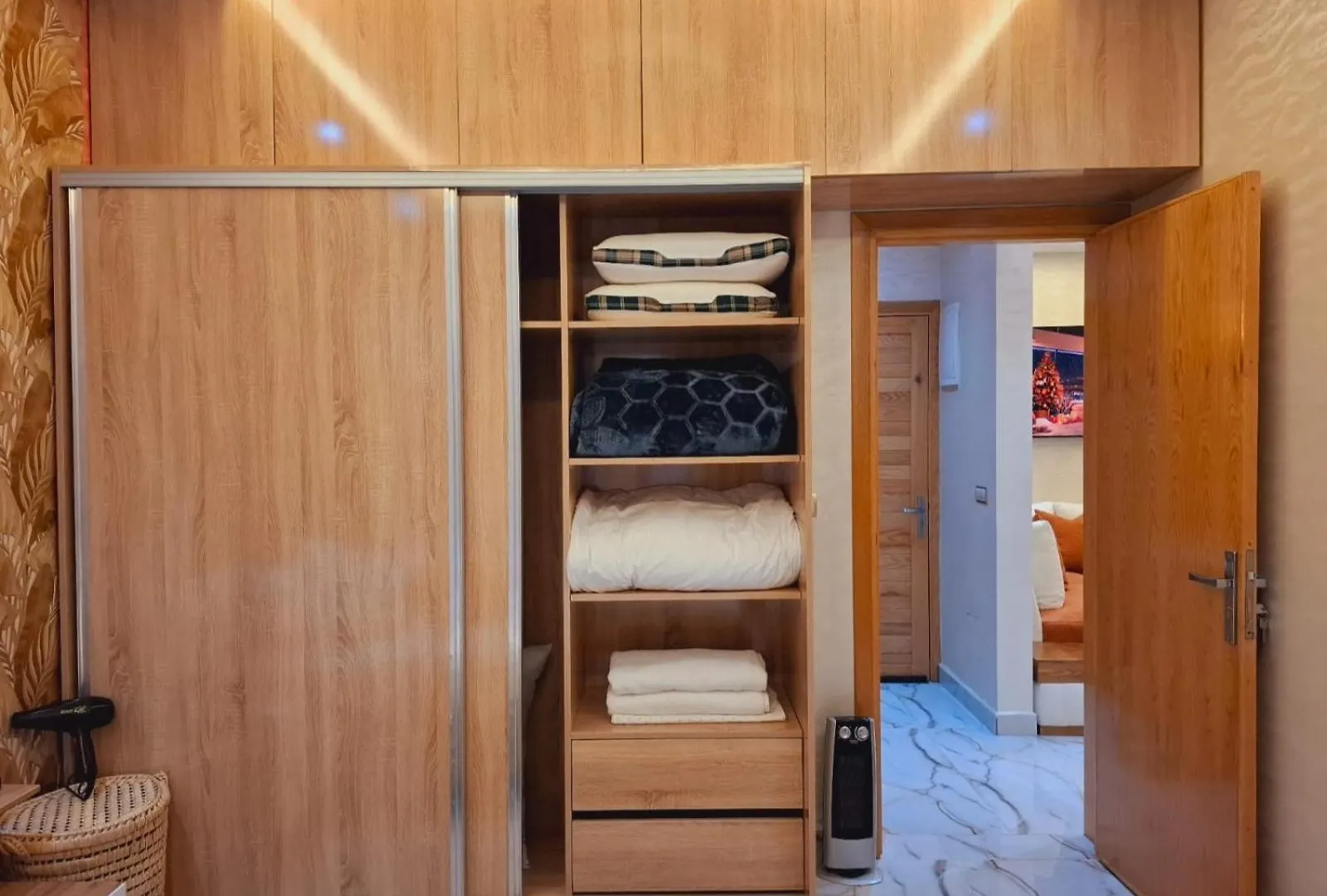 Azur Appartement As-Suwajra